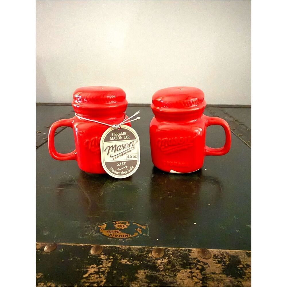 Vintage Unbranded Minimalist Mason Jar salt and pepper shakers